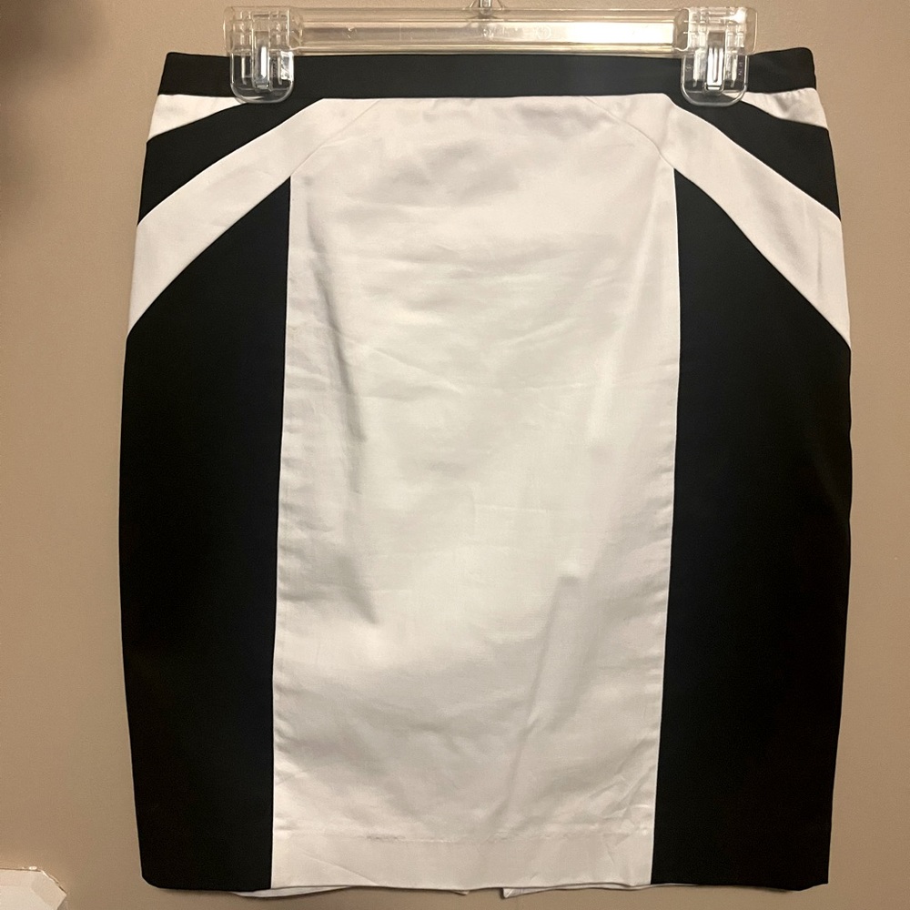 Express Size 6 black and white pencil skirt